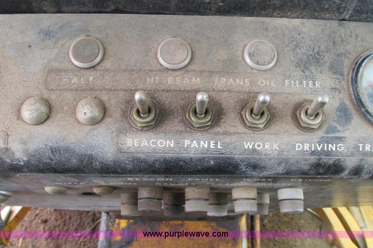 image for item E5061 1975 John Deere 570A motor grader