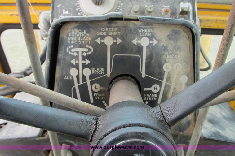 image for item E5061 1975 John Deere 570A motor grader