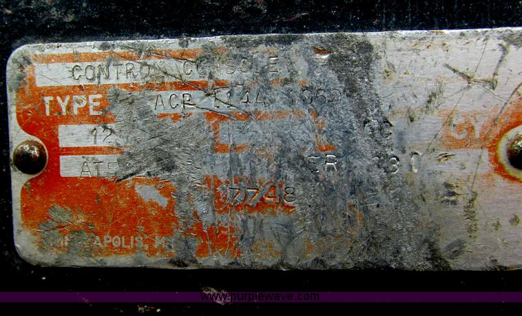 image for item E5061 1975 John Deere 570A motor grader