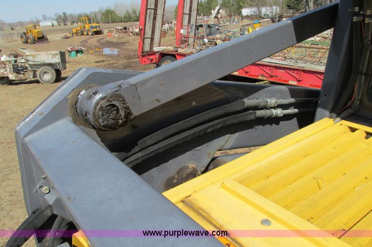 image for item E5062 New Holland LS180 skid steer