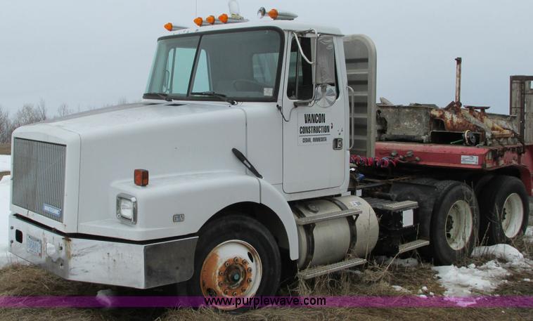 image for item E5064 1994 Volvo WG semi truck