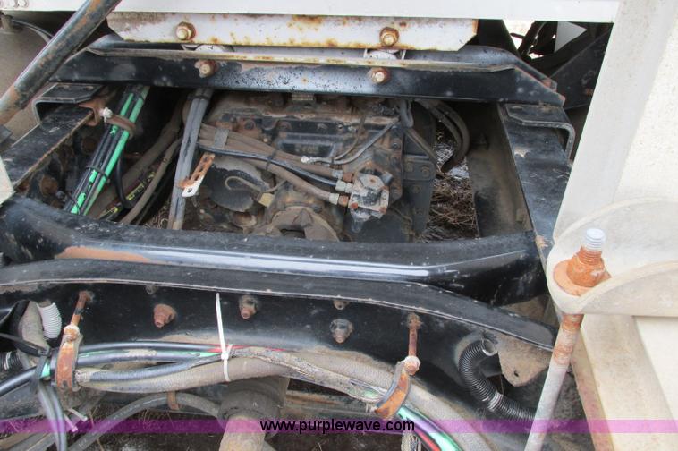 image for item E5064 1994 Volvo WG semi truck