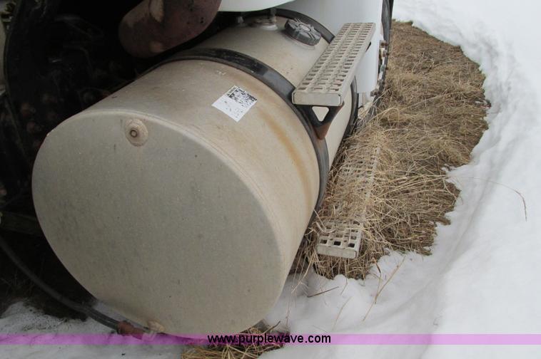 image for item E5064 1994 Volvo WG semi truck