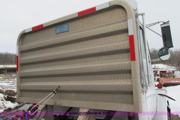 image for item E5064 1994 Volvo WG semi truck