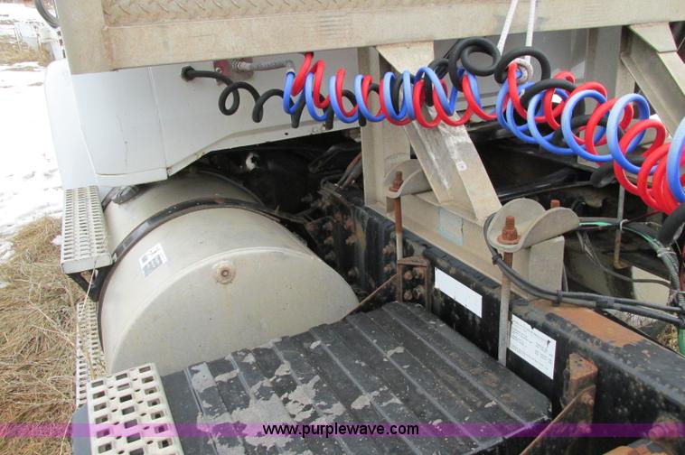 image for item E5064 1994 Volvo WG semi truck