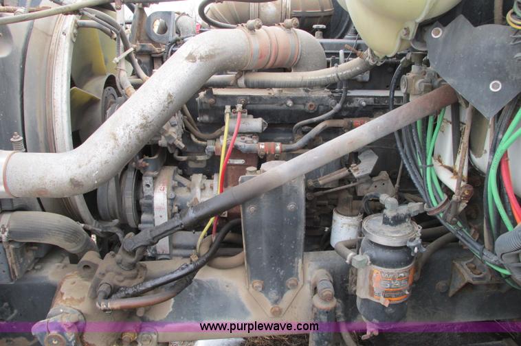 image for item E5064 1994 Volvo WG semi truck