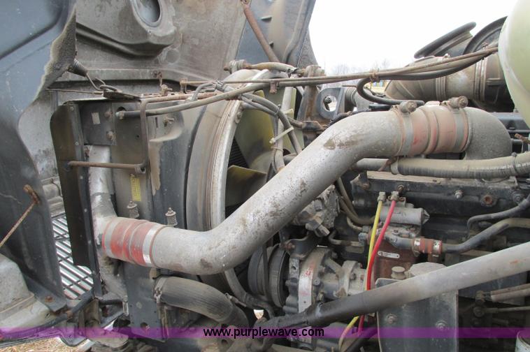 image for item E5064 1994 Volvo WG semi truck