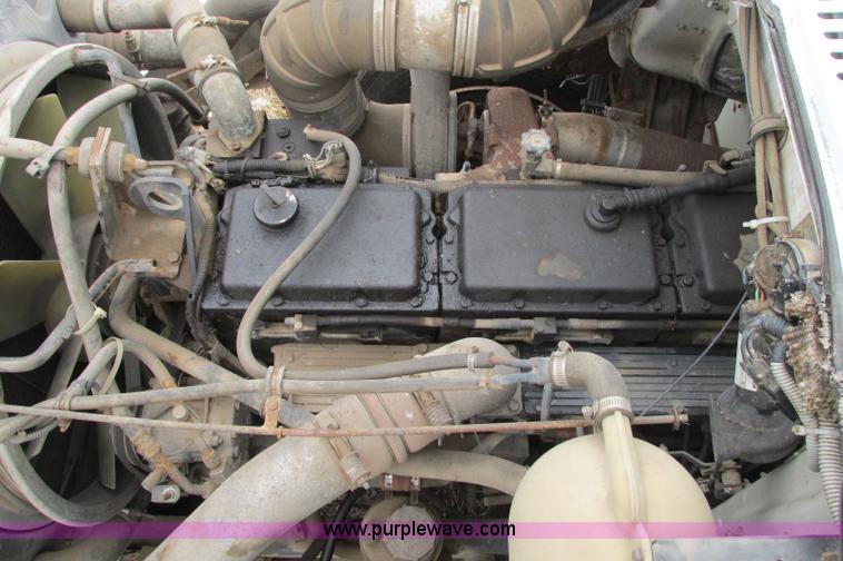 image for item E5064 1994 Volvo WG semi truck