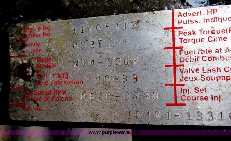 image for item E5064 1994 Volvo WG semi truck