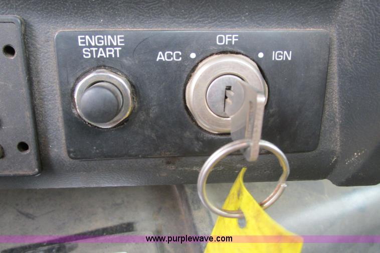 image for item E5064 1994 Volvo WG semi truck