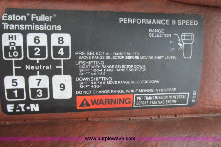 image for item E5064 1994 Volvo WG semi truck