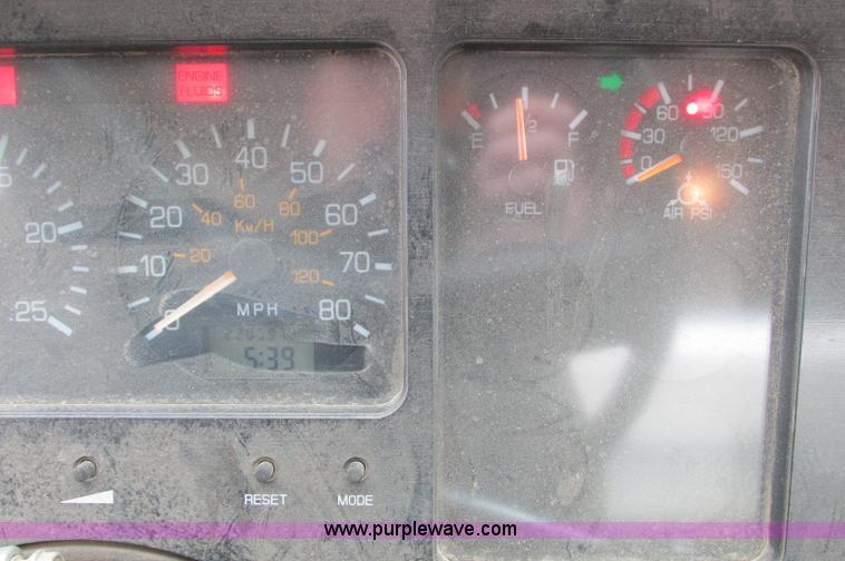 image for item E5064 1994 Volvo WG semi truck