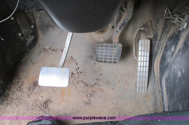 image for item E5064 1994 Volvo WG semi truck