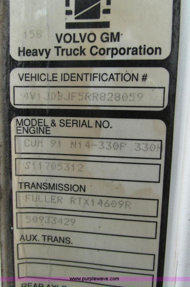 image for item E5064 1994 Volvo WG semi truck