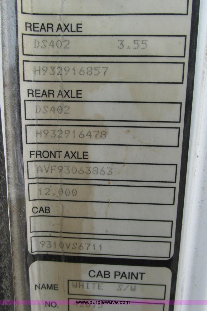 image for item E5064 1994 Volvo WG semi truck