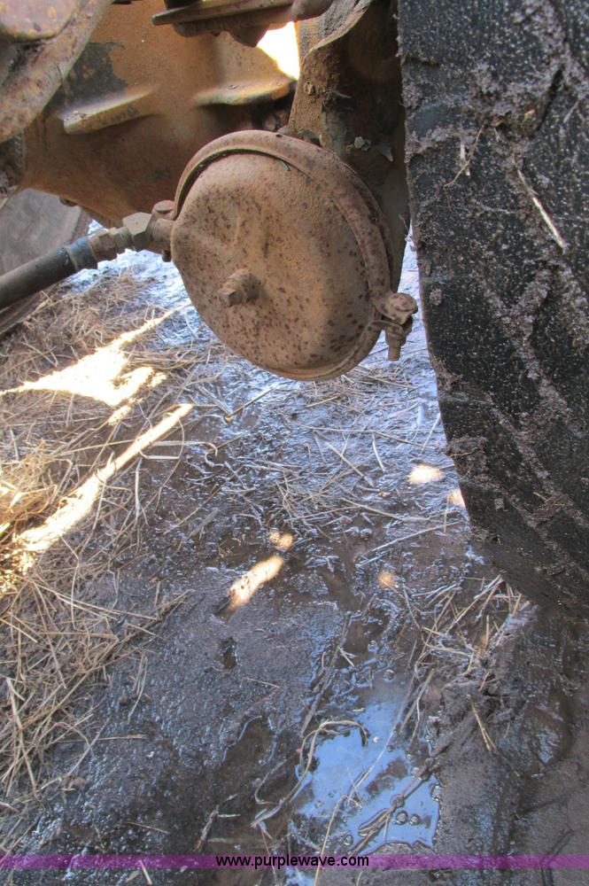 image for item E5064 1994 Volvo WG semi truck