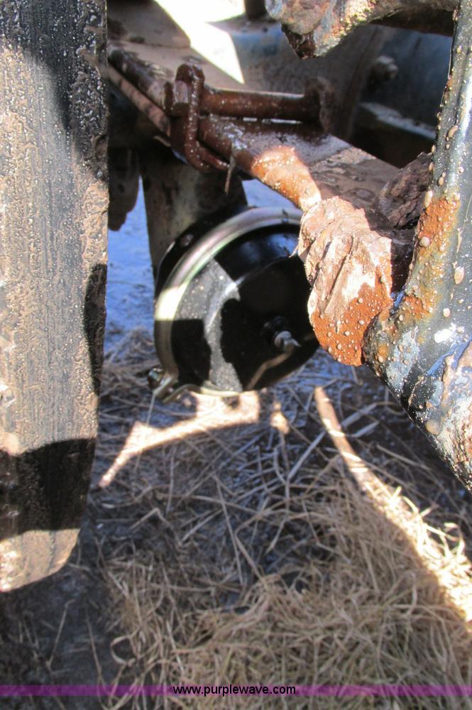 image for item E5064 1994 Volvo WG semi truck