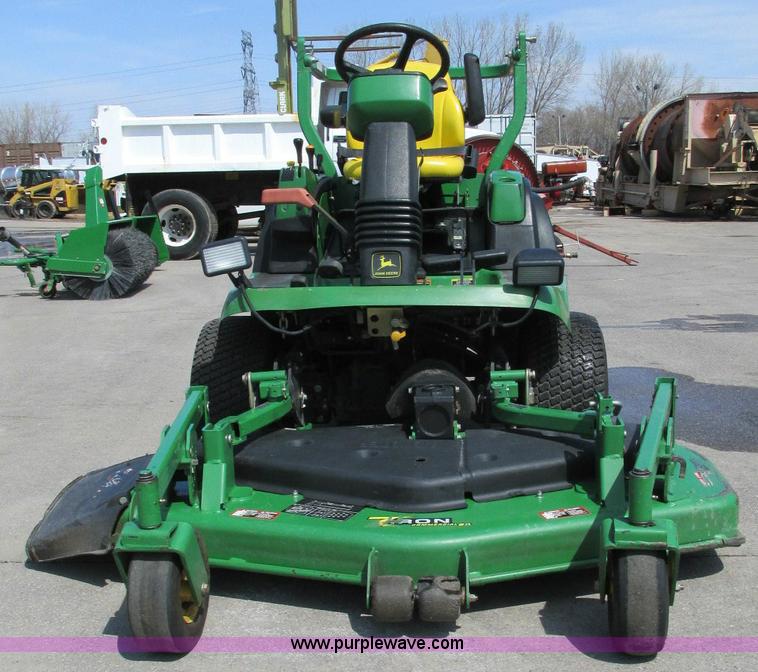 image for item E5069 John Deere 1445 mower