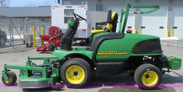 image for item E5069 John Deere 1445 mower