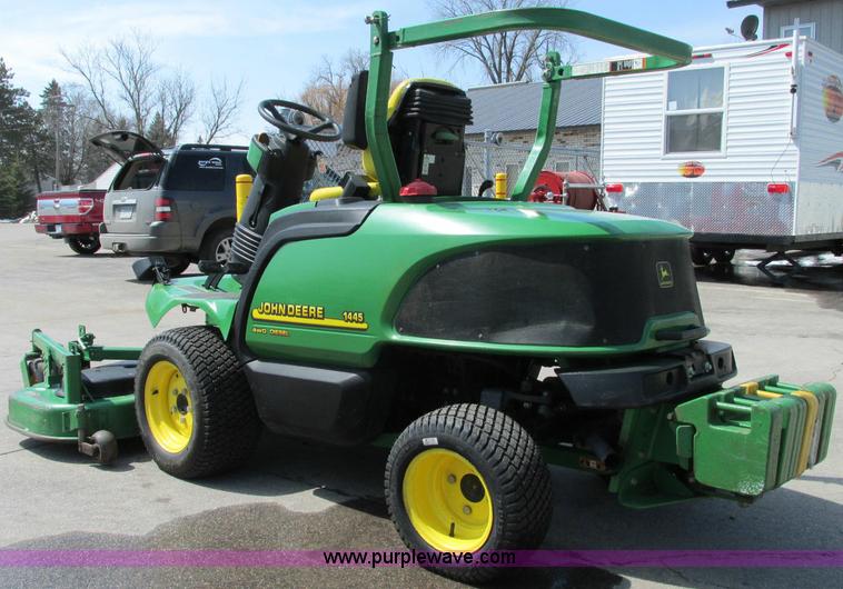 image for item E5069 John Deere 1445 mower