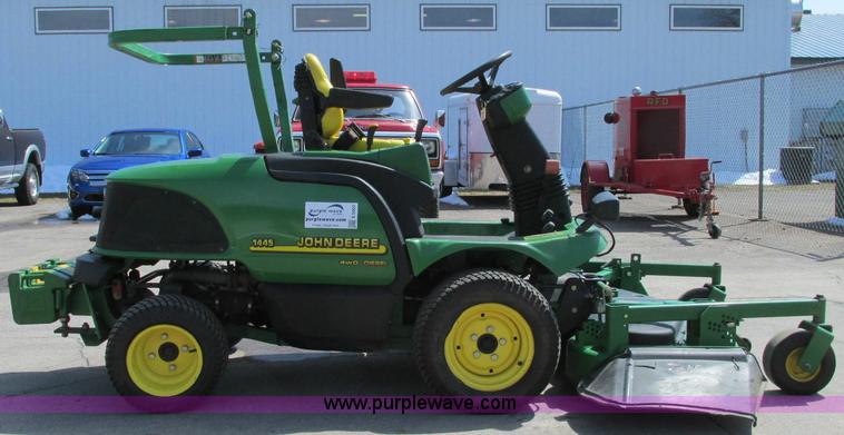 image for item E5069 John Deere 1445 mower