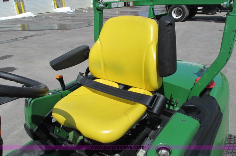 image for item E5069 John Deere 1445 mower