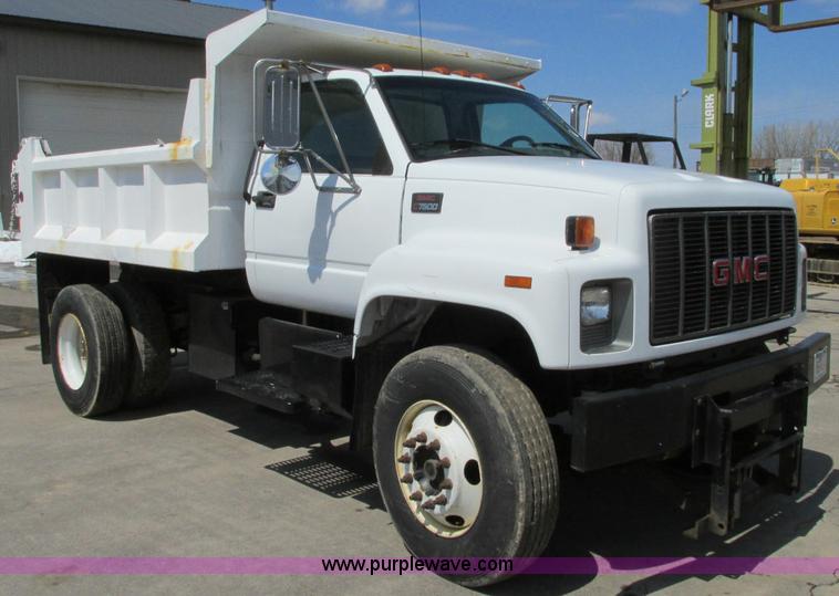 image for item E5071 2000 GMC C7500 dump truck