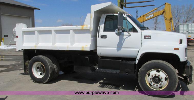 image for item E5071 2000 GMC C7500 dump truck
