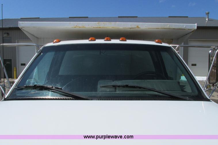 image for item E5071 2000 GMC C7500 dump truck