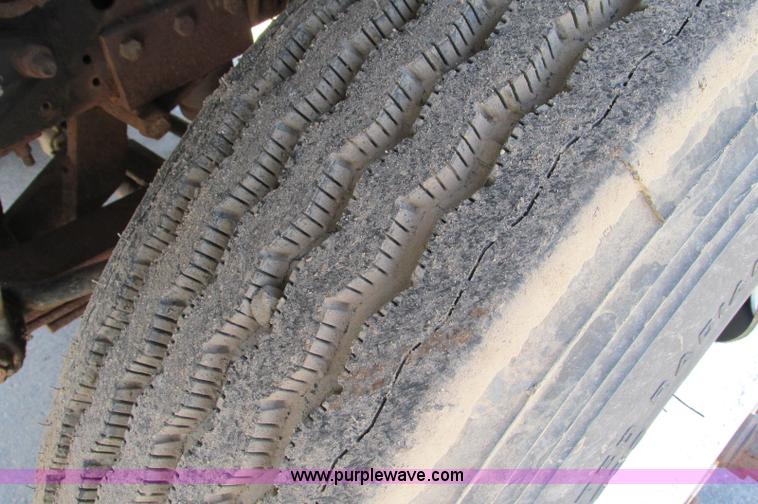 image for item E5071 2000 GMC C7500 dump truck