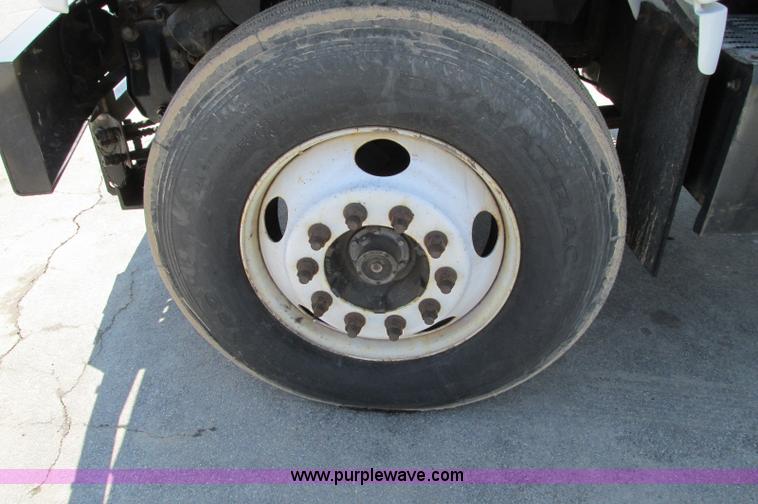 image for item E5071 2000 GMC C7500 dump truck