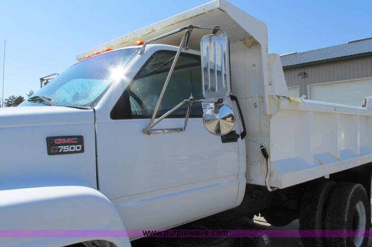 image for item E5071 2000 GMC C7500 dump truck