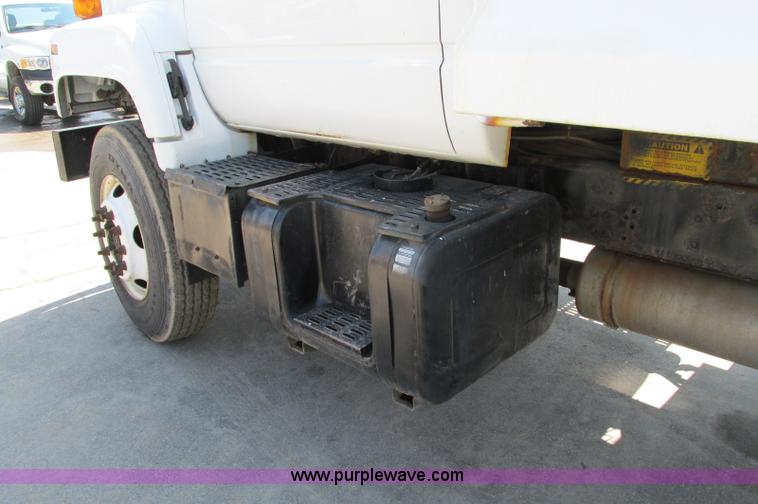 image for item E5071 2000 GMC C7500 dump truck