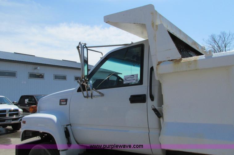 image for item E5071 2000 GMC C7500 dump truck