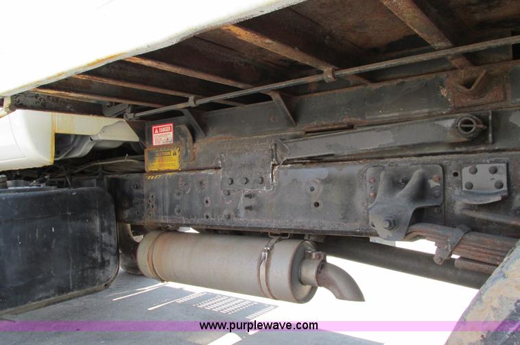 image for item E5071 2000 GMC C7500 dump truck