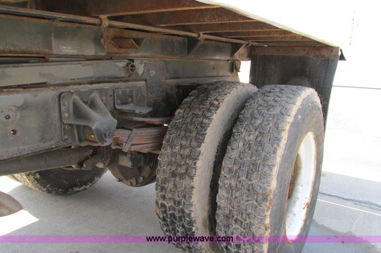 image for item E5071 2000 GMC C7500 dump truck