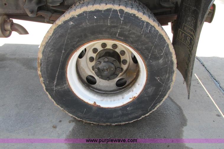 image for item E5071 2000 GMC C7500 dump truck