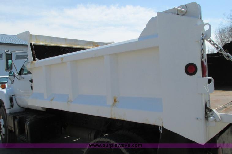 image for item E5071 2000 GMC C7500 dump truck