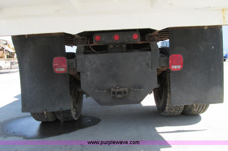 image for item E5071 2000 GMC C7500 dump truck