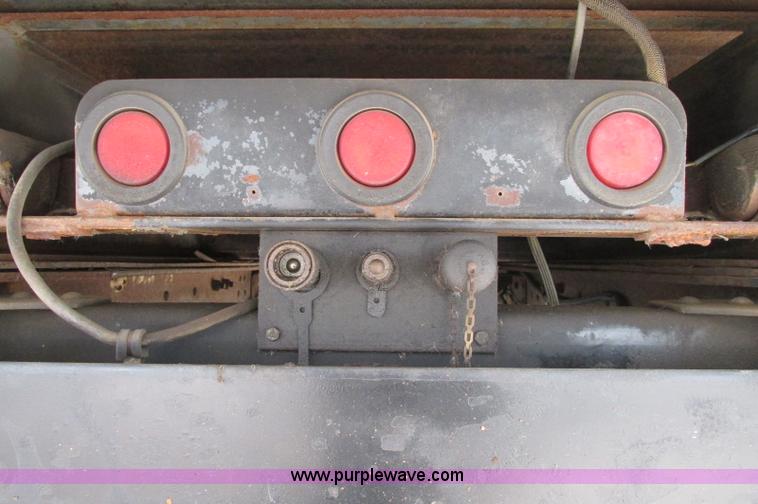 image for item E5071 2000 GMC C7500 dump truck