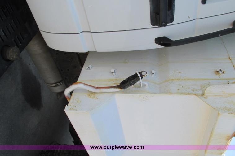 image for item E5071 2000 GMC C7500 dump truck