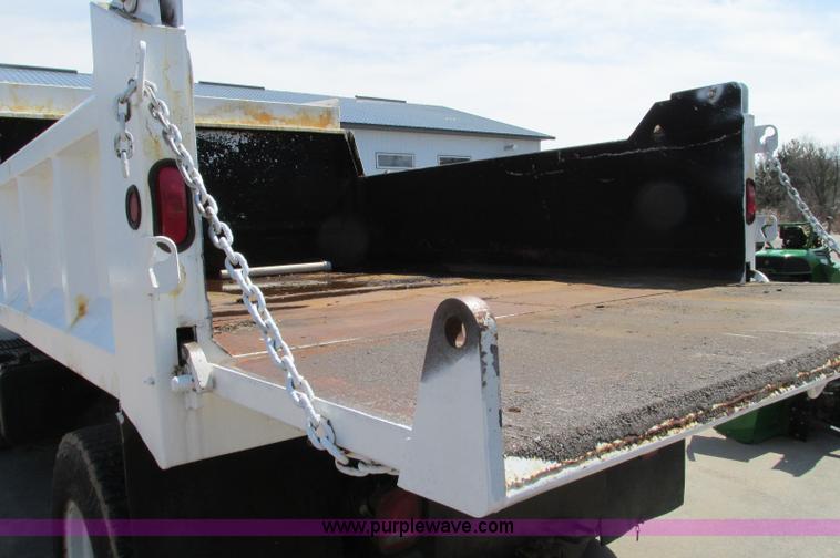 image for item E5071 2000 GMC C7500 dump truck