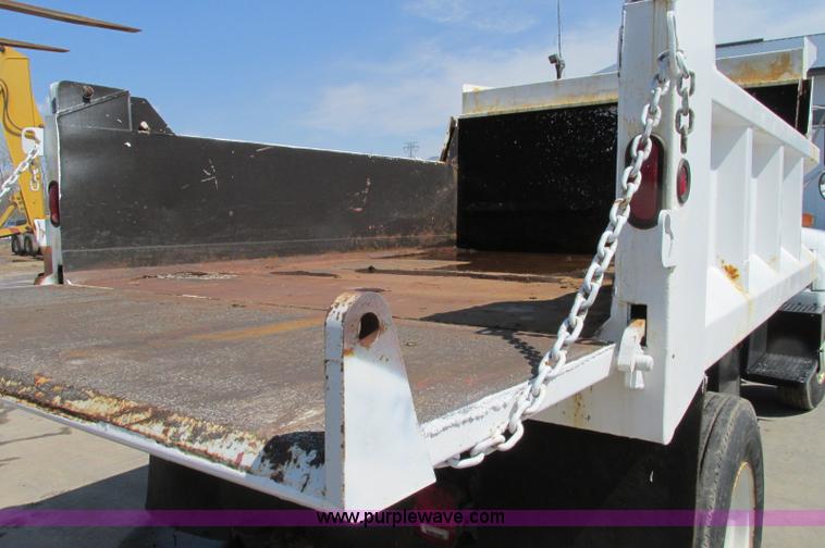 image for item E5071 2000 GMC C7500 dump truck