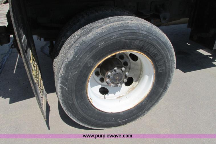 image for item E5071 2000 GMC C7500 dump truck