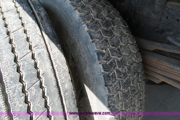 image for item E5071 2000 GMC C7500 dump truck