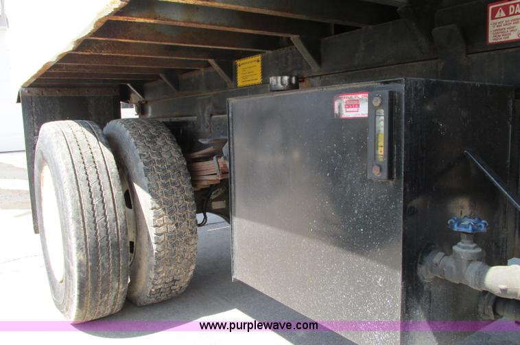 image for item E5071 2000 GMC C7500 dump truck
