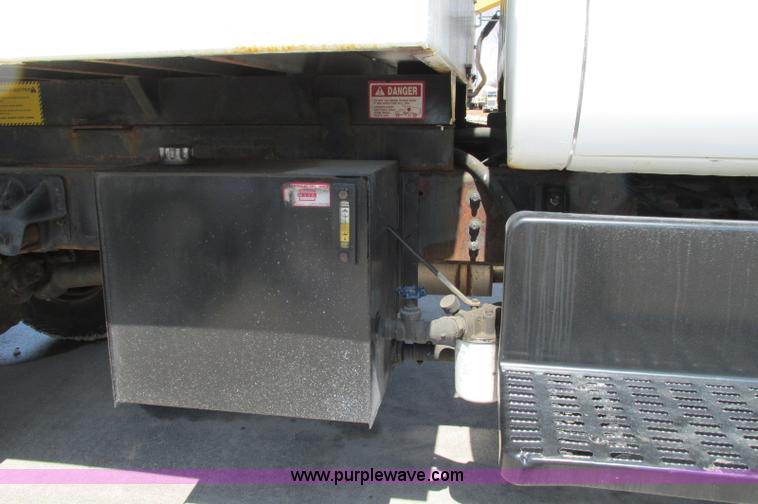 image for item E5071 2000 GMC C7500 dump truck