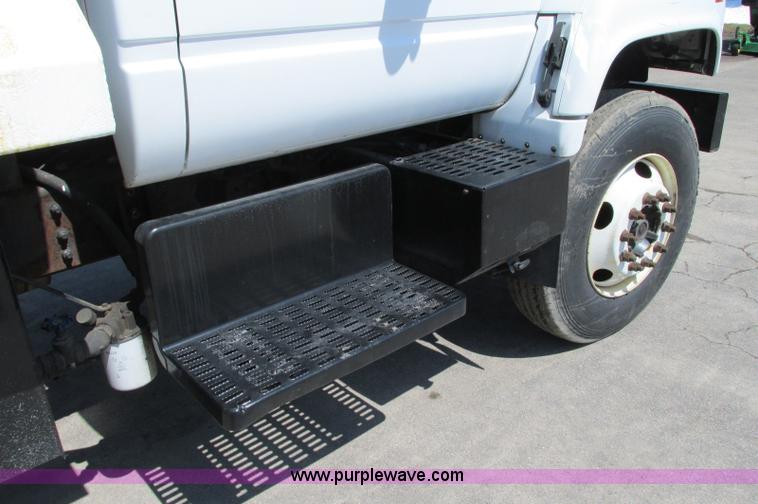 image for item E5071 2000 GMC C7500 dump truck