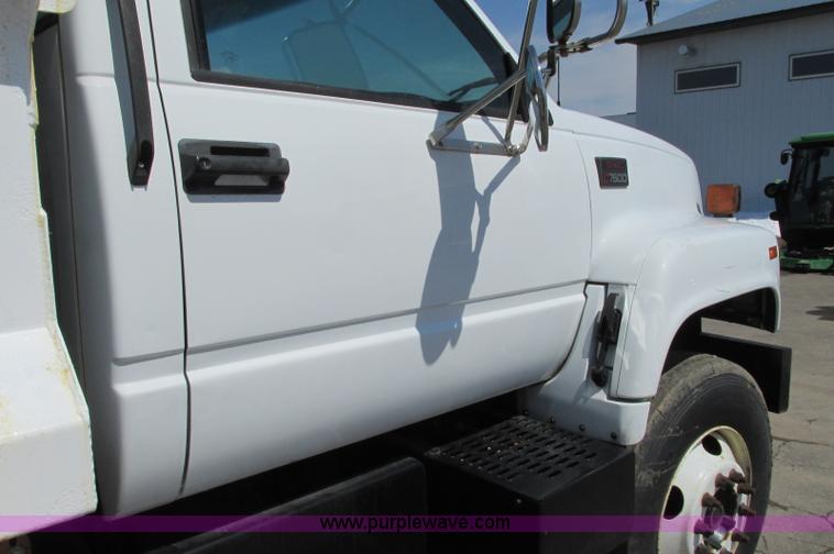 image for item E5071 2000 GMC C7500 dump truck