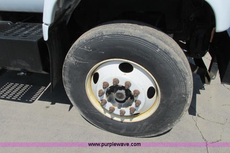 image for item E5071 2000 GMC C7500 dump truck